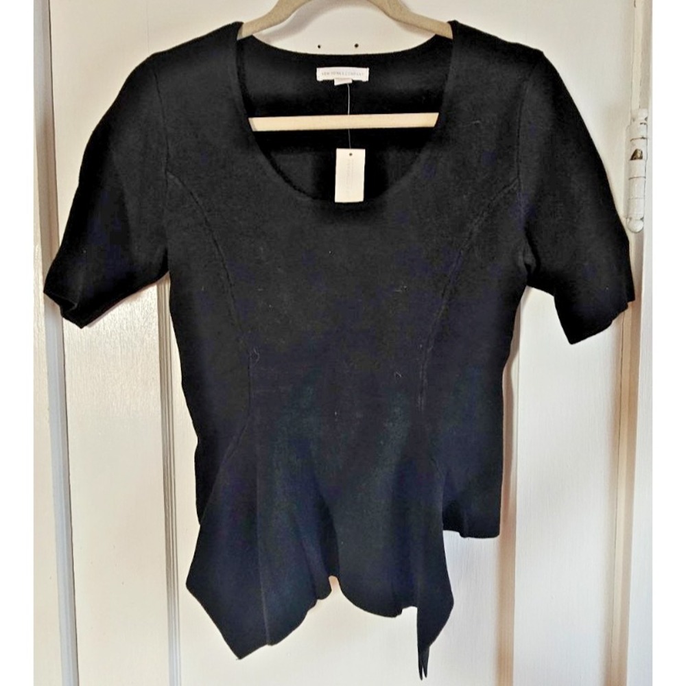 NWT NEW‎ YORK & COMPANY Women's S black knit top flare hem short sleeves